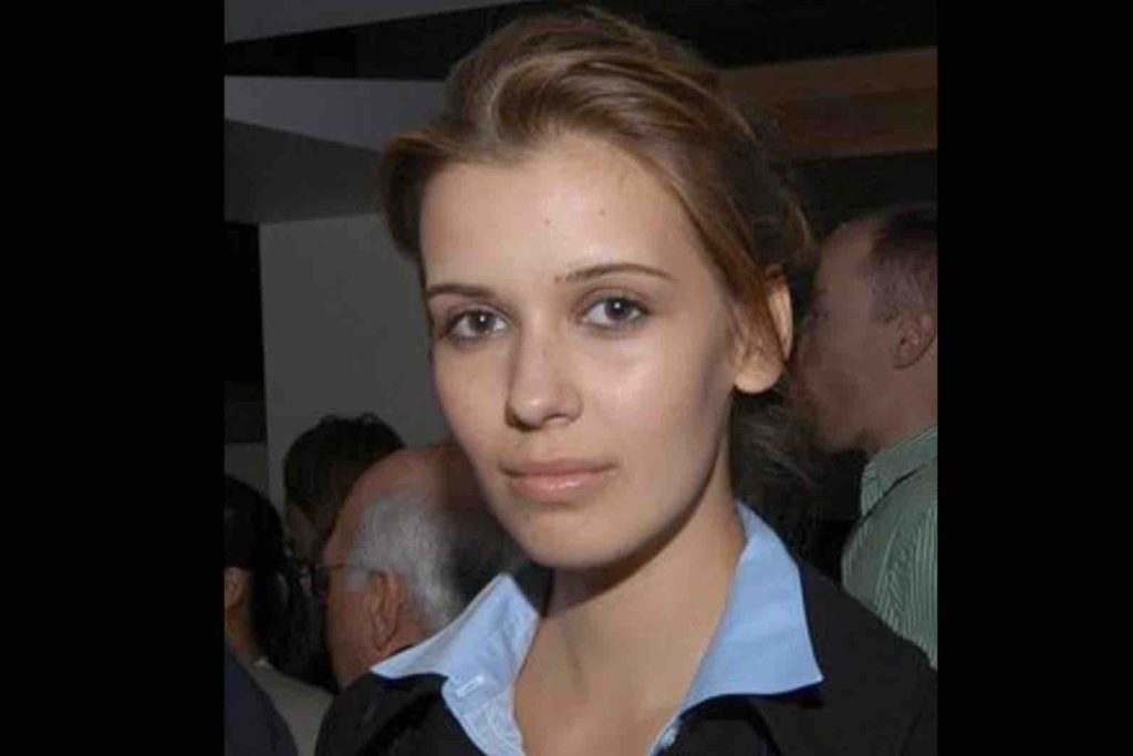 adrianna mucinska ross